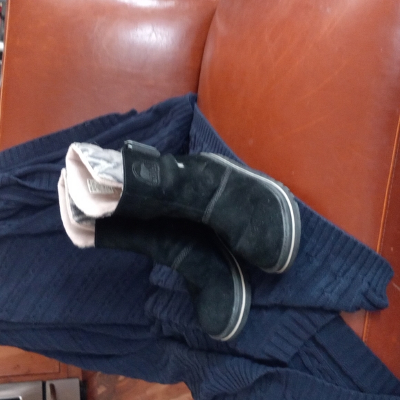 Sorel Black Suede Winter Boots - Picture 2 of 7